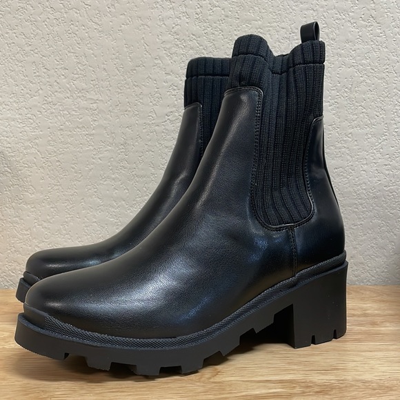 Lilianas, Socks, Chelsea rain booties - Picture 2 of 9